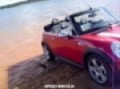 Mini Cooper S Conversible na beira do Lago