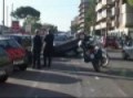 NCIDENTE IN PIENO CENTRO A BARI: AUTO SI RIBALTA, UN FERITO
