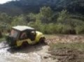 Zuando de jeep no barro